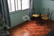 Apartamento com pequeno pátio privativo!