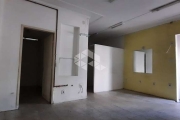 Apartamento térreo , possibilidade de sala comercial no Centro de Porto Alegre.