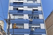 Desocupado Apartamento com  02 dormitórios com dependência e elevador.