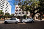 Apartamento com 01 quarto , ampla sala, banheiro e com vaga de garagem.