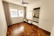 Reformado e semi mobiliado  apartamento de 01 dormitório.