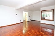 Amplo apartamento 3 dorms com suite, vaga coberta a venda no bairro Santa Cecília.