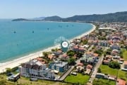 Apartamento com 02 suítes a 30 metros da praia