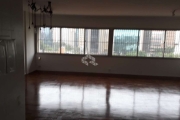 vende-se  Apartamento de 180m² com 3 dormitórios  sendo 1 suíte  2 Banheiros 2 vaga  no Bairro de Vila Nova  Conceição