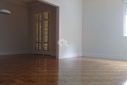 Vende-se Apartamento   de  170m², com 3 dormitórios , sendo 2 suítes  3 banheiros e 1 vaga localizado no Bairro de HIGIENOPOLIS.