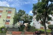 Apartamento ventilado e ensolarado de 2 quartos com 50m2, playground, quadra de esportes e salão de festas