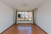 Apartamento de 84m2, living amplo, dois dormitórios, banheiro social, cozinha, área de serviço separada, dependência completa