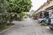 Casa, sobrado Residencial, estilo Triplex À Venda no bairro Camaquã, Porto Alegre. -