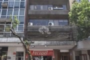 Excelente Sala Comercial ampla, de frente, recepção, sala principal, banheiro, bem localizada no bairro Floresta com elevador