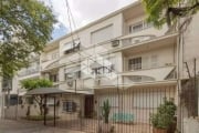 Apartamento 2 dormitorios terreo com 2 patios, churrasqueira, agua quente.