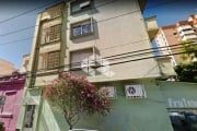 Apartamento 1 dormitorio terreo desocupado com 58 metros privativos.