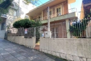 Casa de 02 dormitórios e 02 vagas com 240m² no bairro Partenon.