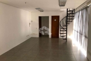 Sala duplex com 60 metros, vaga de garagem no bairro São João.