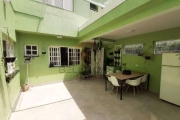 Casa na Mooca com 350m² de área construída, com 4 dormitórios sendo 1 suíte e 3 vagas de garagem
