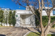 Casa para venda  no Bairro Três Figueiras em Porto Alegre