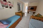 Kitnet linda para locação na Guilhermina, Praia Grande-SP: espaço amplo, 1 banheiro, garagem, 45m². Lindo e completo!