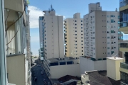 Apartamento mobiliado com 03 quartos na Meia Praia