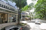 Conjunto comercial 300m² e 03 banheiros.  Condomínio com portaria, segurança e recepção.  Excelente localização