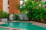 Apartamento 280m², 03 dormitórios (sendo  suítes), 05 banheiros e 03 vagas de garagem.  Condomínio com segurança, portaria, piscina, salão de jogos