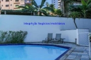 Apartamento Cobertura 454m², 03 dormitórios (sendo 3 suítes), 06 banheiros e 04 vagas na garagem.  Condomínio com Segurança, Portaria, Piscina