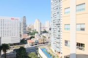 Apartamento 148m², 03 dormitórios (sendo suítes), 04 banheiros e 02 vagas na garagem.  Condomínio com portaria, segurança 24hrs, piscina