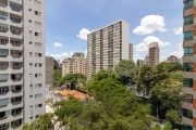 Apartamento 212m², 03 dormitórios (sendo suítes), 04 banheiros e 01 vaga na garagem.  Condomínio com portaria, segurança 24hrs.  Excelente localização