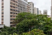 Apartamento 270m², 03 dormitórios (sendo 02 suítes), 04 banheiros e 02 vagas na garagem.  Condomínio com portaria, segurança 24hrs.