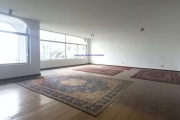 Apartamento 230m², 03 dormitórios (sendo 01 suíte), 02 banheiros e 02 vagas na garagem.   Condomínio com portaria 24hrs.  Excelente localização