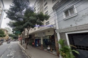 Apartamento 42m², 01 dormitório e 01 banheiro.   Condomínio com portaria.  Excelente localização á 5 minutos andando para a estação do metrô República