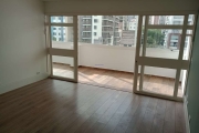 Apartamento Cobertura 66m², 01 dormitório, sala ampla e 01 banheiro. Possui varanda com fechamento em vidro e teto retrátil e cozinha americana