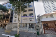 Apartamento 350m², 04 dormitórios (sendo 01 suíte), 02 banheiros e 02 vagas na garagem.    Condomínio com portaria 24hrs.  Excelente localização.