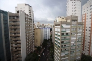 Apartamento 169m², 04 dormitórios (sendo 01 suíte), 03 banheiros e 02 vagas na garagem.    Condomínio com portaria 24hrs e jardim.