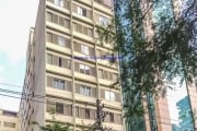 Apartamento 30m², 01 dormitório e 01 banheiro.  Condomínio com portaria 24hrs e jardim.  Excelente localização á 8 minutos andando para a estação