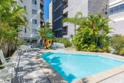 Apartamento 126m², 03 dormitórios, 04 banheiros e 02 vagas na garagem.  Condomínio com portaria, segurança 24hrs, piscina, salão de festa e academia.