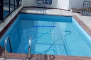 Apartamento Cobertura 660m², 04 dormitórios (sendo 02 suítes), 03 banheiros e 05 vagas na garagem.  Condomínio com portaria, segurança 24hrs, piscina