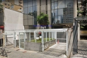 Conjunto Comercial 72m², 02 banheiros e 02 vagas na garagem.  Condomínio com recepção e segurança 24hrs.  Excelente localização