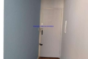 Apartamento 52m², 01 dormitório e 01 banheiro.  Condomínio com portaria e segurança 24hrs.  Excelente localização á 6 minutos andando para a estação