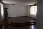 Apartamento 150m², 03 dormitórios (sendo 01 suíte), 02 banheiros e 01 vaga na garagem.  Condomínio com portaria e segurança 24hrs.