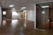 Conjunto Comercial 188m², 04 banheiros. Possui 02 recepções e 01 copa.   Condomínio com recepção e segurança 24hrs.  Excelente localização