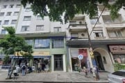 Apartamento 37m², 01 dormitório e 01 banheiro.  Condomínio com portaria 24hrs.  Excelente localização á 1 minuto andando para a estação do metrô Santa