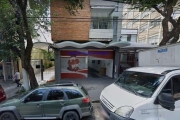 Loja 360m² São 120m² na frente e 240m² interligada por um corredor com 02 banheiros.  Excelente localização entre as Alamedas Ribeiro da Silva,