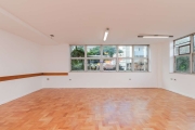 Conjunto Comercial 59m², 02 banheiros e 02 vagas na garagem.  Condomínio com Recepção e Segurança.   Excelente localização, á 4 minutos andando para a