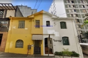 Sobrado 148m², 6 salas, 2 banheiros, cozinha, área de serviço, quintal.  Excelente localização quase esquina com a Rua Pamplona à 2 quadras da Avenida