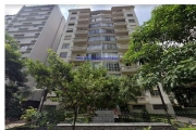 Apartamento 218m², 03 dormitórios, 03 banheiros e 01 vaga na garagem.  Condomínio com portaria e segurança.  Excelente localização