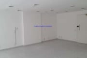 Conjunto Comercial 47m², 01 recepção, mais 03 ambientes e 01 banheiro. Ampla janela de vidro, piso frio, ar condicionado, interfone e lampadas de led.