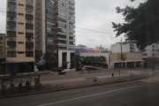 Apartamento 70m², 01 dormitório e 01 banheiro.   Condomínio com portaria.   Excelente localização á 4 minutos andando para a estação do metrô.