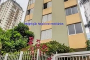 Apartamento 62m², 02 dormitórios (sendo 01 suíte), 02 banheiros e 01 vaga na garagem.  Recém-reformado, pronto para morar com móveis