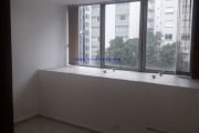 Sala comercial 40m², 01 banheiro e 01 vaga de garagem.   Condomínio com recepção e segurança 24hrs.     Excelente localização.