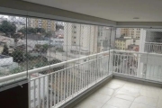 Apartamento em andar alto em condomínio clube