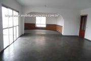 Amplo apartamento no centro, permuta